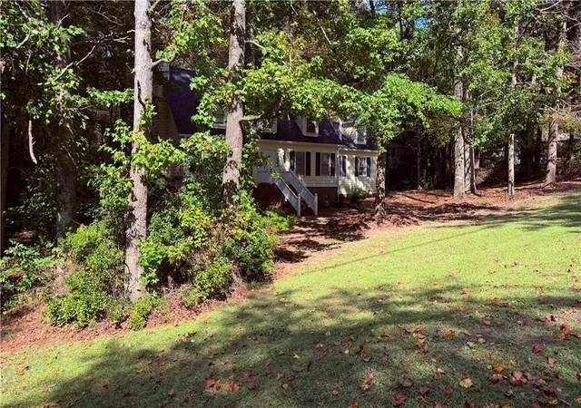 Photo 2 of Single family home for sale at 105 Northlake Dr, Carrollton, GA 30117 | MLS# 7855693 | Listing updated on 2026-10-22