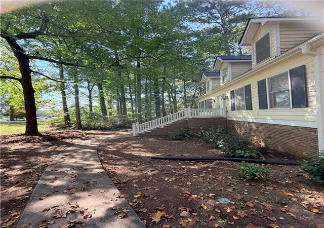 Photo 3 of Single family home for sale at 105 Northlake Dr, Carrollton, GA 30117 | MLS# 7855693 | Listing updated on 2026-10-22