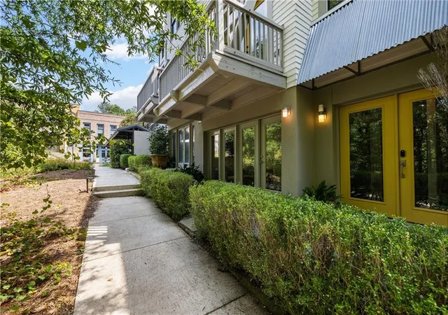 Photo 3 of Townhouse for sale at 9121 Selborne Ln, Palmetto, GA 30268 | MLS# 7831050 | Listing updated on 2026-10-02