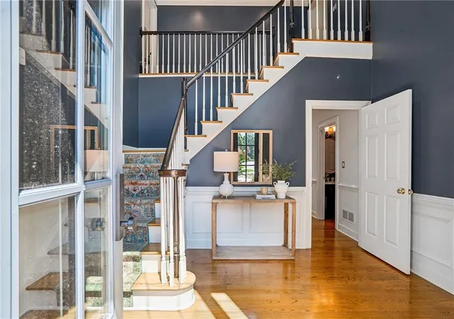 Photo 3 of Single family home for sale at 129 Ridgetree Ln, Marietta, GA 30068 | MLS# 7821174 | Listing updated on 2026-09-14