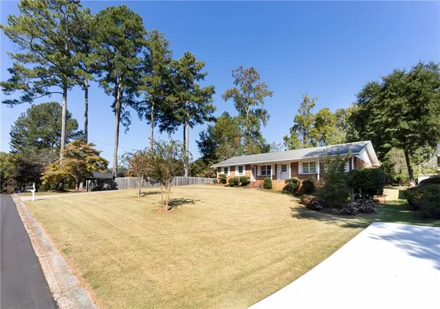 Photo 2 of Sale Pending at 461 Highview Dr SE, Smyrna, GA 30082 | MLS# 7855597 | Listing updated on 2026-10-30