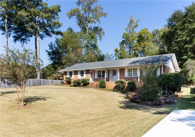 Photo 3 of Sale Pending at 461 Highview Dr SE, Smyrna, GA 30082 | MLS# 7855597 | Listing updated on 2026-10-30
