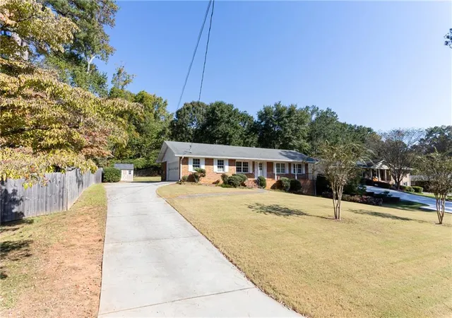 Photo 4 of Sale Pending at 461 Highview Dr SE, Smyrna, GA 30082 | MLS# 7855597 | Listing updated on 2026-10-30