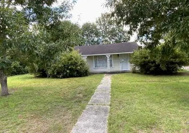 Photo 1 of Single family home for sale at 606 E Poplar St, Atmore, AL 36502 | MLS# 7835374 | Listing updated on 2026-09-11
