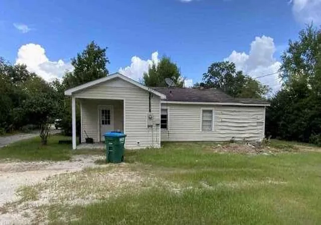 Photo 2 of Single family home for sale at 606 E Poplar St, Atmore, AL 36502 | MLS# 7835374 | Listing updated on 2026-09-11