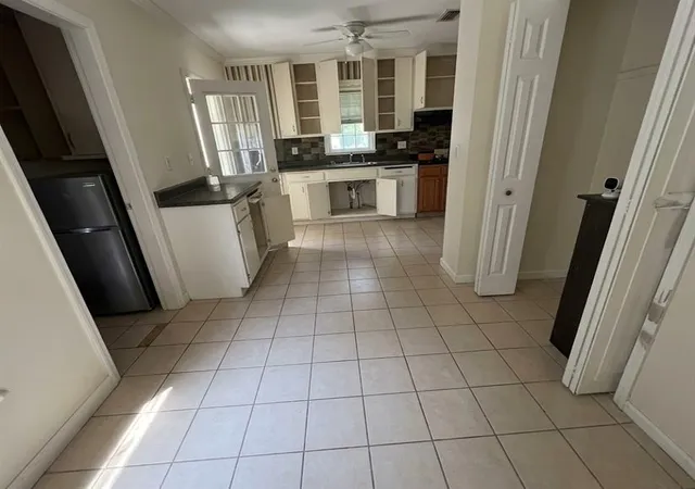 Photo 4 of Single family home for sale at 606 E Poplar St, Atmore, AL 36502 | MLS# 7835374 | Listing updated on 2026-09-11