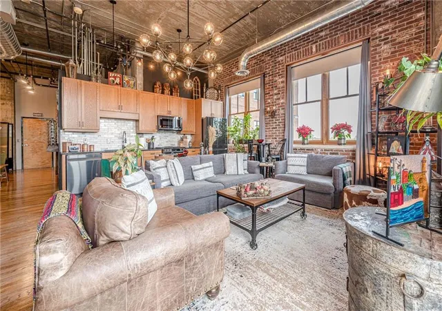 Condo for sale at 3235 Roswell Rd NE #819, Atlanta, GA 30305 | MLS# 7835652