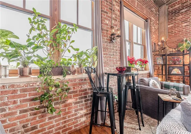 Listing Photo 3 - Condo for sale in building located at 3235 Roswell Rd Ne, Atlanta, GA 30305 - Unit #819