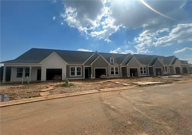 Photo 3 of Townhouse for sale at 110 Harmony Cir, Cartersville, GA 30120 | MLS# 7806636 | Listing updated on 2026-09-10