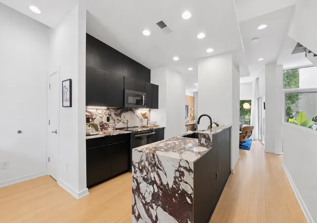 Listing Photo 4 - Condo for sale in building located at 752 Moreland Ave SE, Atlanta, GA 30316 - Unit #4