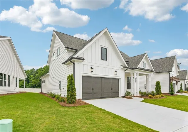 Photo 2 of Single family home for sale at 81 High Point Dr, Hoschton, GA 30548 | MLS# 7857157 | Listing updated on 2026-10-22