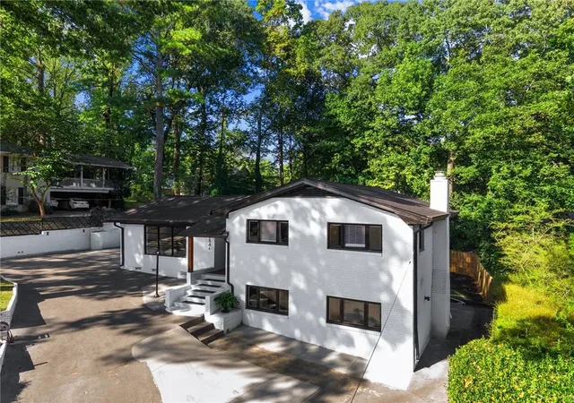 Photo 3 of Single family home for sale at 2546 Skyland Trl NE, Brookhaven, GA 30319 | MLS# 7835184 | Listing updated on 2026-09-30