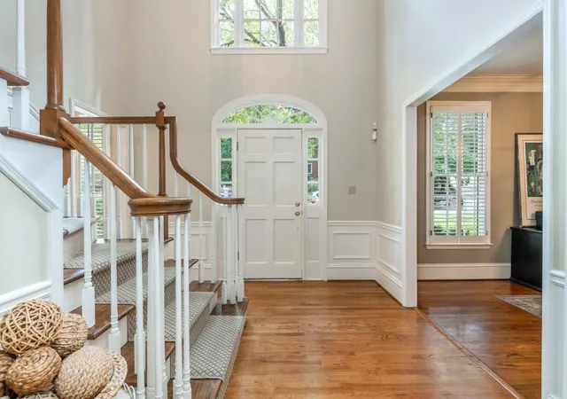 Photo 3 of Sale Pending at 2881 Vinings Way SE, Atlanta, GA 30339 | MLS# 7846230 | Listing updated on 2026-10-14