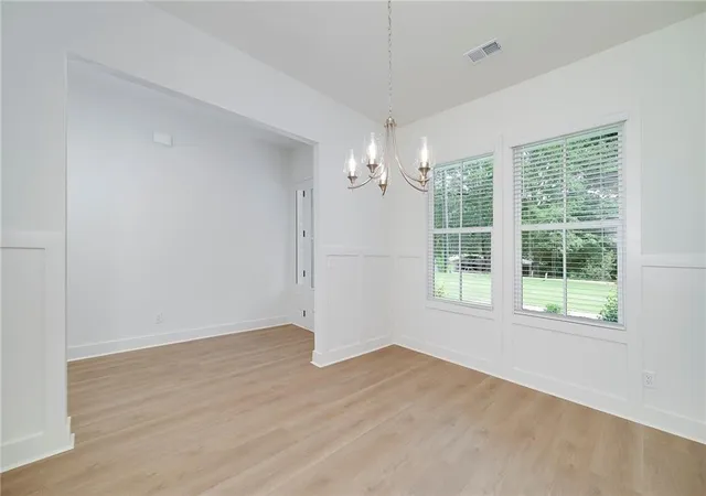 Photo 4 of Single family home for sale at 8554 Old Keith Brg Rd, Gainesville, GA 30506 | MLS# 7833687 | Listing updated on 2026-10-25