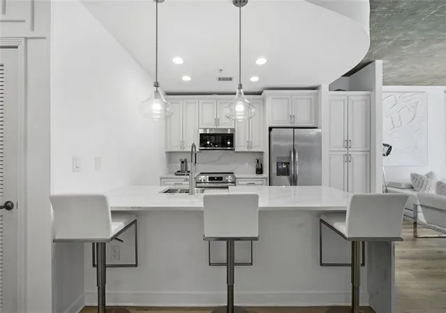 Photo 2 of Condo for sale at 400 W Peachtree St Nw #705, Atlanta, GA 30308 | MLS# 7837446 | Listing updated on 2026-09-19