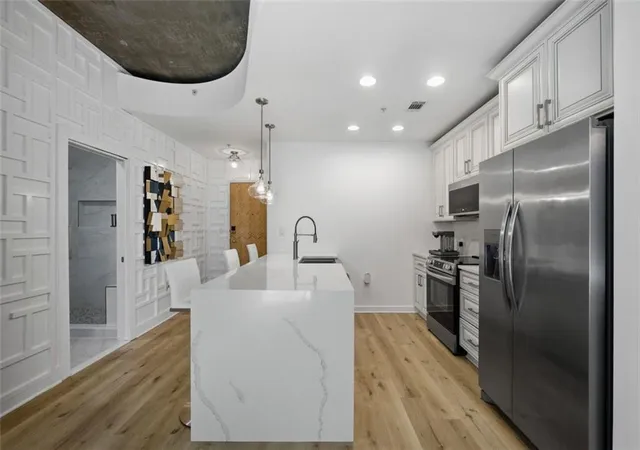 Photo 3 of Condo for sale at 400 W Peachtree St NW #705, Atlanta, GA 30308 | MLS# 7837446 | Listing updated on 2026-09-19