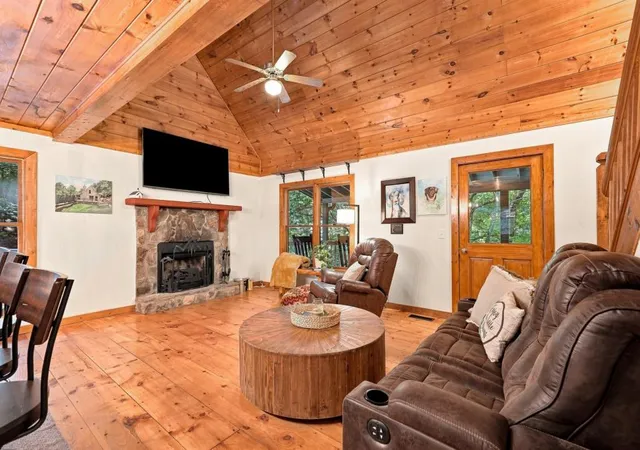 Photo 4 of Single family home for sale at 19 Blackberry Fls Ln, Ellijay, GA 30536 | MLS# 7830621 | Listing updated on 2026-09-02