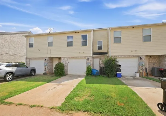 Photo 2 of Townhouse for sale at 1535 Hydrangea Ln, Mcdonough, GA 30253 | MLS# 7844568 | Listing updated on 2026-09-26