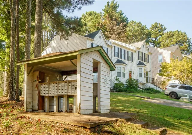 Photo 4 of Townhouse for sale at 1020 Plantation Way NW, Kennesaw, GA 30144 | MLS# 7840654 | Listing updated on 2026-09-28