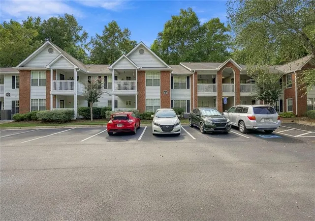 Photo 1 of Condo for sale at 305 Streamside Dr, Roswell, GA 30076 | MLS# 7834305 | Listing updated on 2026-09-14