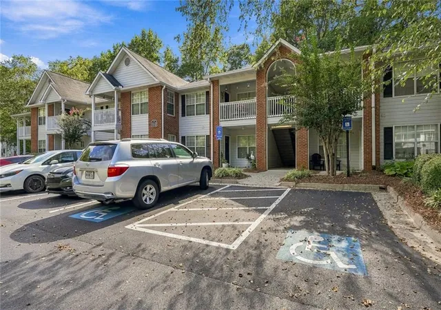Photo 2 of Condo for sale at 305 Streamside Dr, Roswell, GA 30076 | MLS# 7834305 | Listing updated on 2026-09-14