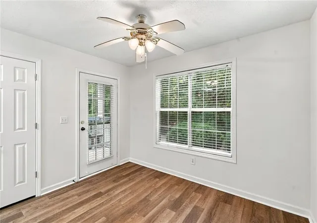 Listing Photo 5 - Condo for sale in building located at 305 Streamside Dr, Roswell, GA 30076