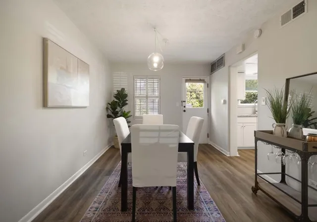 Listing Photo 5 - Condo for sale in building located at 4060 Haverhill Dr, Atlanta, GA 30342 - Unit #D
