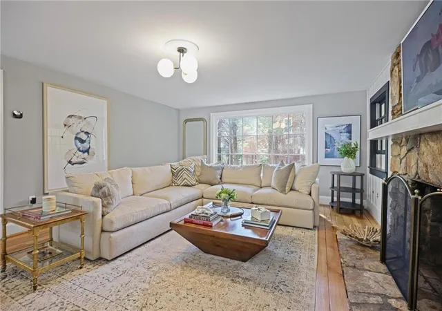 Photo 3 of Sale Pending at 45 Michelle Cir, Sandy Springs, GA 30342 | MLS# 7833924 | Listing updated on 2026-10-10