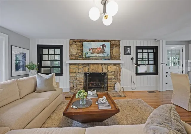 Photo 4 of Sale Pending at 45 Michelle Cir, Sandy Springs, GA 30342 | MLS# 7833924 | Listing updated on 2026-10-10