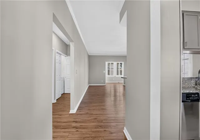 Listing Photo 3 - Condo for sale in building located at 145 Victoria Wy, Roswell, GA 30075