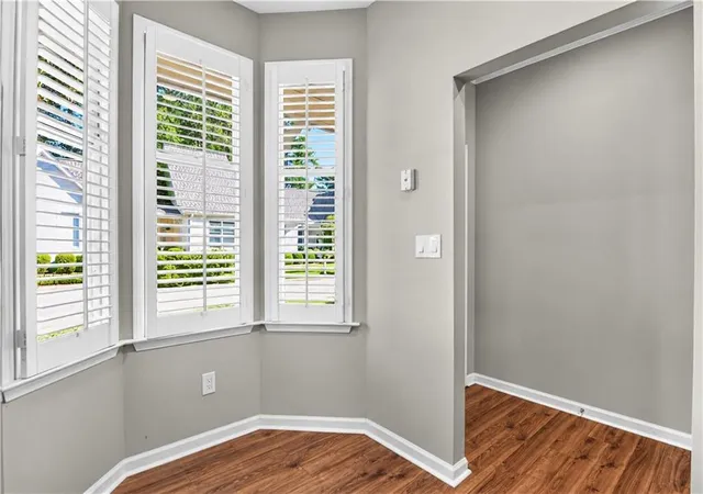 Listing Photo 5 - Condo for sale in building located at 145 Victoria Wy, Roswell, GA 30075