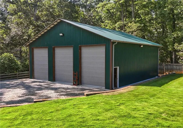 Photo 3 of Single family home for sale at 1860 W Elmwood Dr, Acworth, GA 30102 | MLS# 7799131 | Listing updated on 2026-10-02