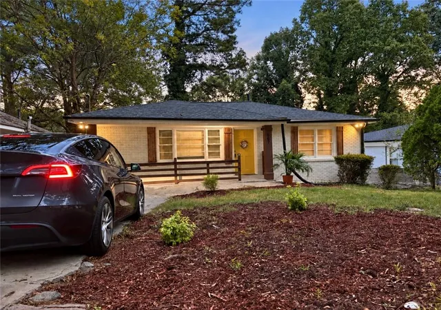 Photo 3 of Single family home for sale at 567 Center Hl Ave Nw, Atlanta, GA 30318 | MLS# 7835321 | Listing updated on 2026-10-02