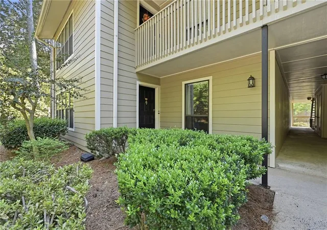 Photo 2 of Condo for sale at 1001 River Ml Cir, Roswell, GA 30075 | MLS# 7840688 | Listing updated on 2026-10-06