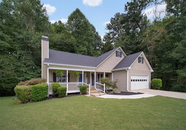 Photo 1 of Single family home for sale at 7425 Hickory Blf Dr, Cumming, GA 30040 | MLS# 7826859 | Listing updated on 2026-09-17