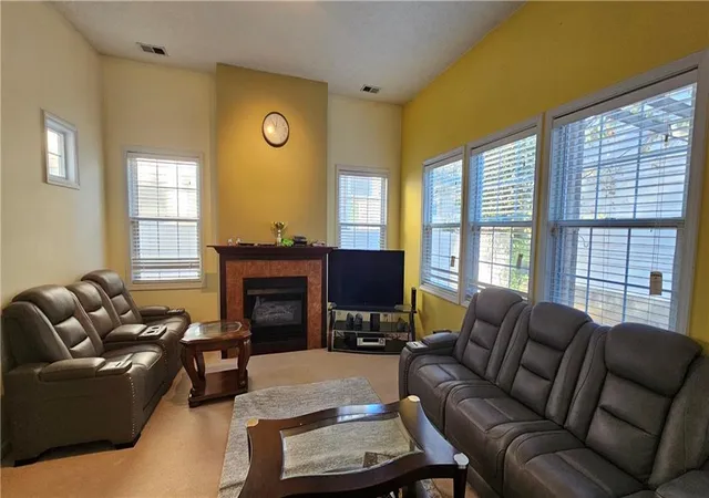 Photo 2 of Single family home for sale at 162 Windcroft Cir NW, Acworth, GA 30101 | MLS# 7859601 | Listing updated on 2026-10-30