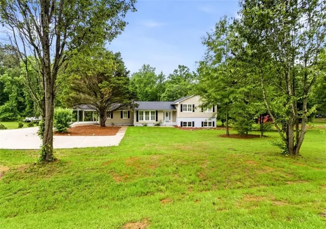 Photo 2 of Single family home for sale at 76 Willis Rd, Molena, GA 30258 | MLS# 7834185 | Listing updated on 2026-09-09