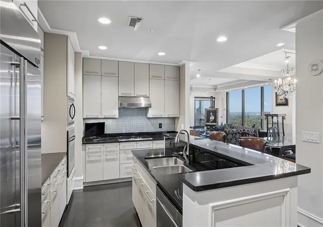 Photo 3 of Condo for sale at 2828 Peachtree Rd NW #2403, Atlanta, GA 30305 | MLS# 7858065 | Listing updated on 2026-10-23