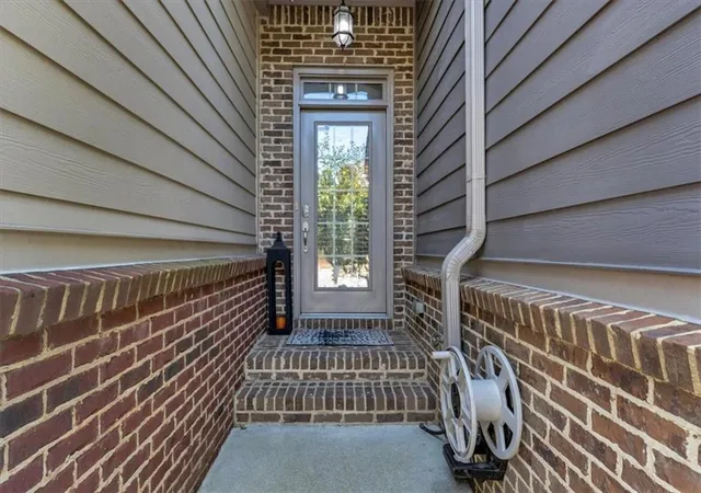 Photo 2 of Townhouse for sale at 117 Grampian Ct, Marietta, GA 30008 | MLS# 7833855 | Listing updated on 2026-09-16