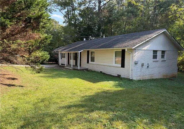 Photo 2 of Single family home for sale at 673 Jeb Stuart Dr, Jonesboro, GA 30238 | MLS# 7854844 | Listing updated on 2026-10-28