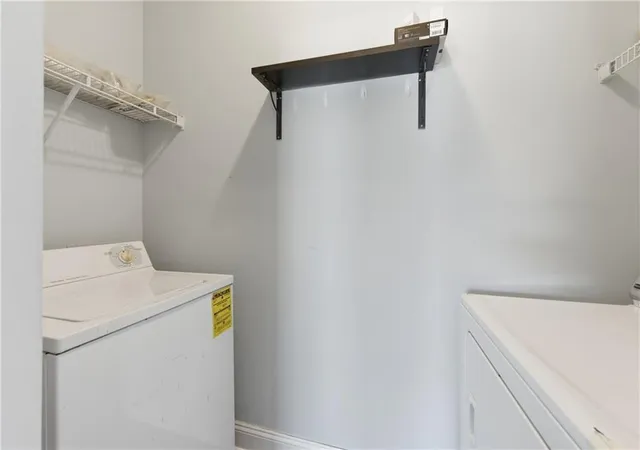 Listing Photo 2 - Condo for sale in building located at 200 Renaissance Pkwy Ne, Atlanta, GA 30308 - Unit #304