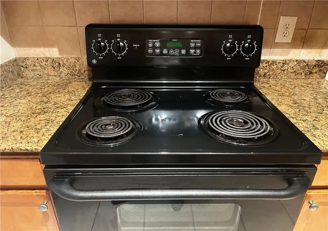 Photo 4 of Condo for sale at 3175 Seven Pines Ct #306, Atlanta, GA 30339 | MLS# 7841012 | Listing updated on 2026-09-23