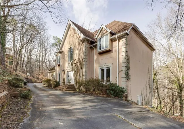 Photo 2 of Single family home for sale at 5105 Jett Forest Trl Nw, Sandy Springs, GA 30327 | MLS# 7706833 | Listing updated on 2026-09-09