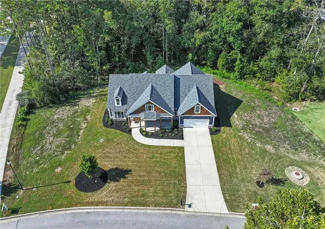 Photo 3 of Sale Pending at 425 Blossom Trl, Acworth, GA 30101 | MLS# 7832987 | Listing updated on 2026-10-11
