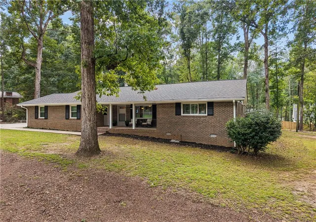 Photo 2 of Sale Pending at 3696 Rainbow Cir Sw, Snellville, GA 30039 | MLS# 7837612 | Listing updated on 2026-10-06