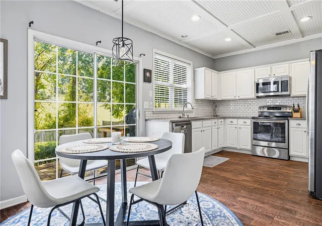 Photo 4 of Single family home for sale at 4998 Bright Hampton Dr SE, Atlanta, GA 30339 | MLS# 7836562 | Listing updated on 2026-09-13