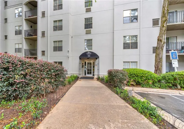 Listing Photo 2 - Condo for sale in building located at 970 Sidney Marcus Blvd Ne, Atlanta, GA 30324 - Unit #1209