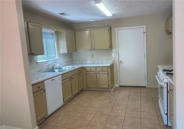 Photo 3 of Single family home for sale at 2517 Sugar Cane Pl, Duluth, GA 30096 | MLS# 7837682 | Listing updated on 2026-09-27