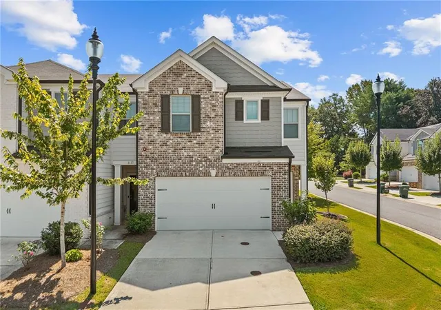Photo 1 of Townhouse for sale at 1121 Arrowlake Rd Sw, Marietta, GA 30064 | MLS# 7830001 | Listing updated on 2026-09-09