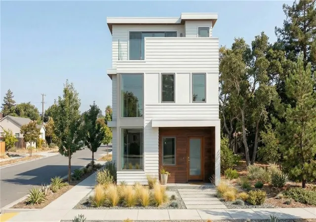 Photo 1 of Single family home for sale at 1066 Washington St Sw, Atlanta, GA 30315 | MLS# 7841245 | Listing updated on 2026-09-22